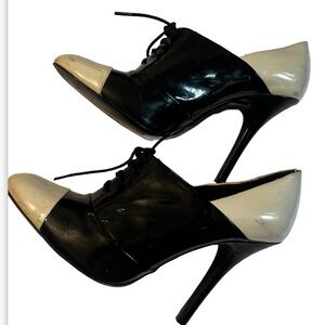 Zara Collection Patent Leather Black & Cream Lace Up Sz 38 US 8 Shoe Boots
